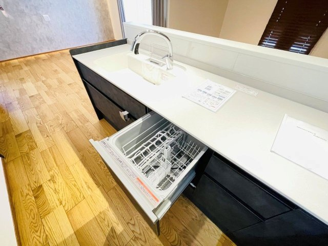 岡崎市上地6丁目　新築分譲住宅　全5棟　4号棟のキッチン|食器洗い乾燥機もついていて家事の時短になります♪