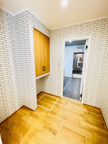 岡崎市上地6丁目　新築分譲住宅　全5棟　4号棟のキッチン|キッチンパントリーには非常時用の食品や、買い置き、消耗品などの収納に便利です♪