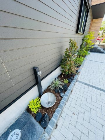 岡崎市上地6丁目　新築分譲住宅　全5棟　4号棟の庭|庭には洗車や水やりに便利な立水栓付き♪