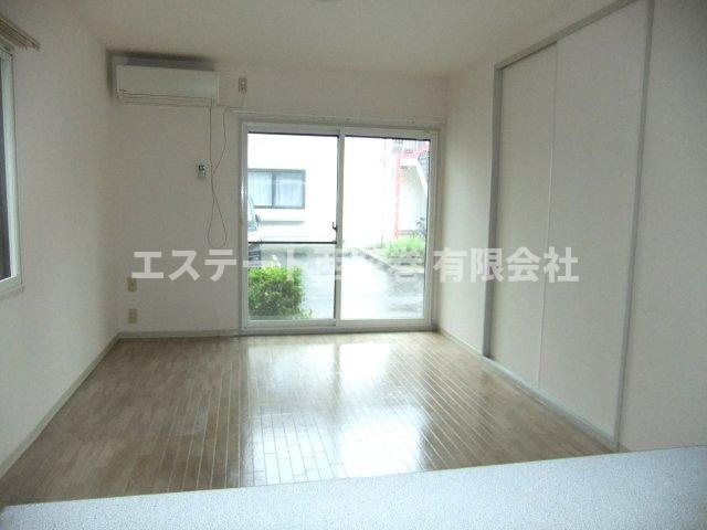 コート・ハイネスBの居間・リビング