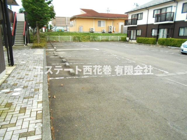 コート・ハイネスBの駐車場