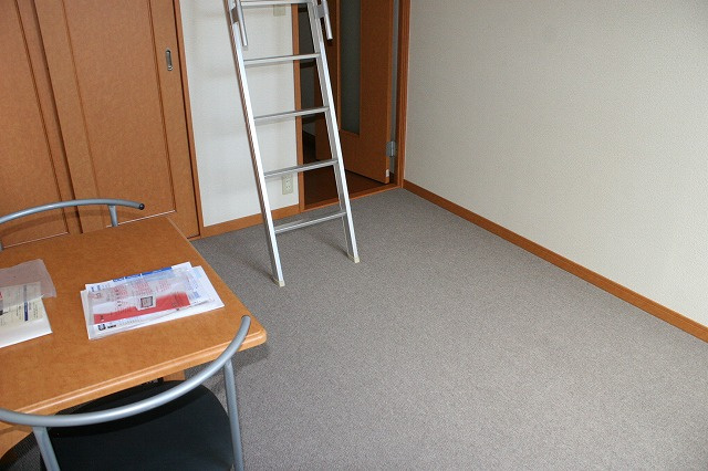 レオパレスRegulusの洋室|落ち着いた色調の洋室です