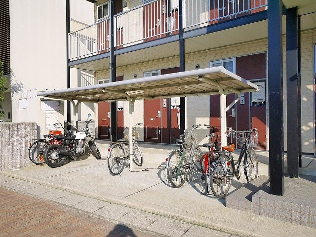 レオパレスRegulusのその他共用部分|屋根付き駐輪場です