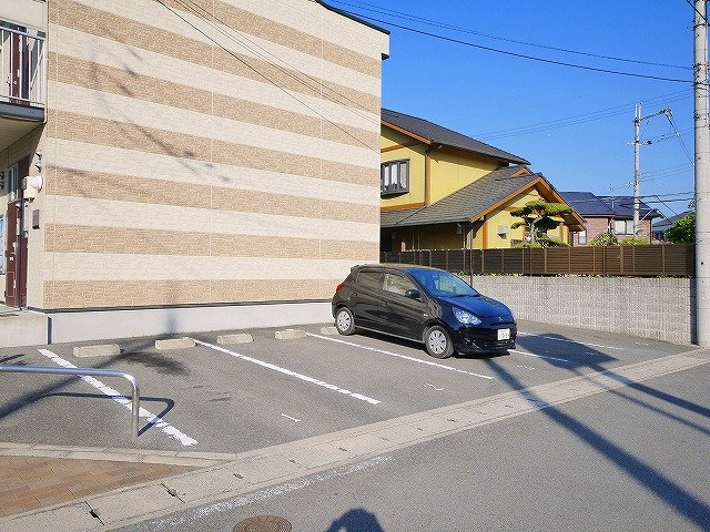 レオパレスRegulusの駐車場|駐車スペースもあります