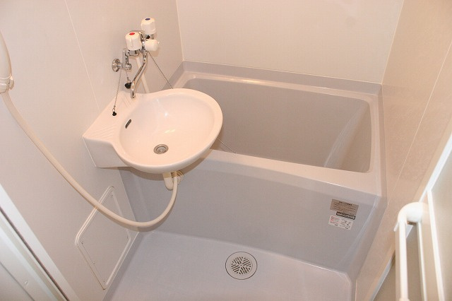 レオパレスRegulusの設備|きれいな洗面台です