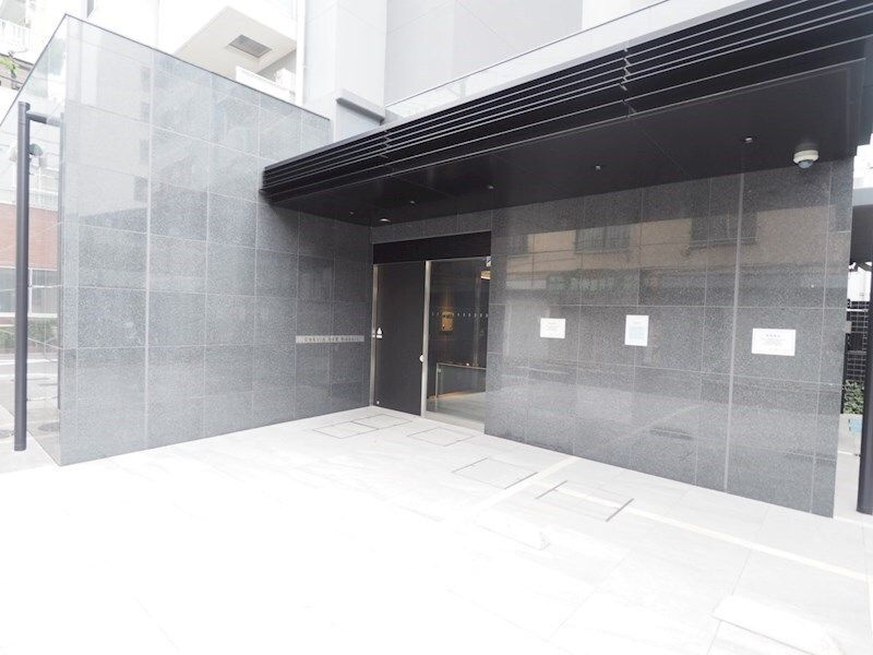 クレヴィアリグゼ日暮里のエントランス