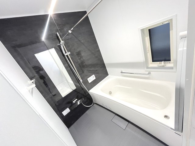 【浴室】 | 福岡市南区柏原3丁目　1号棟（全1棟）【仲介手数料無料・0円】 | 現地写真。浴室です。