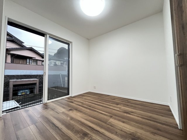 【洋室】 | 福岡市南区柏原3丁目　1号棟（全1棟）【仲介手数料無料・0円】 | 現地写真。1階洋室です。