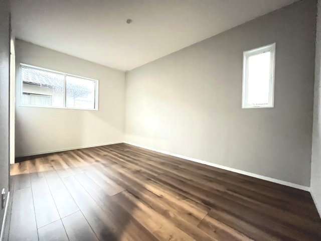 【寝室】 | 福岡市南区柏原3丁目　1号棟（全1棟）【仲介手数料無料・0円】 | 現地写真。2階主寝室です。