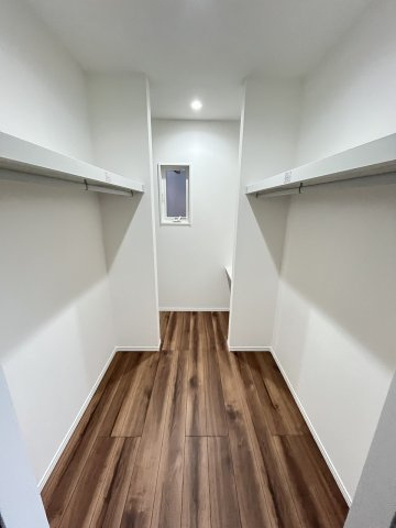 【収納】 | 福岡市南区柏原3丁目　1号棟（全1棟）【仲介手数料無料・0円】 | 現地写真。ウォークインクローゼットです。