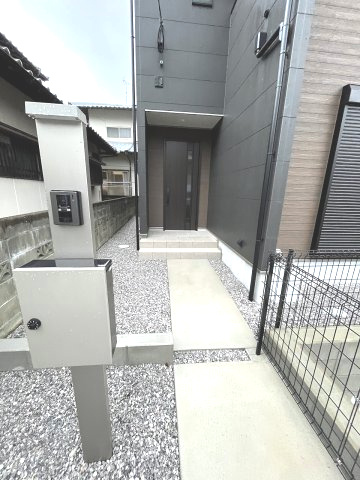 【玄関】 | 福岡市南区柏原3丁目　1号棟（全1棟）【仲介手数料無料・0円】 | 現地写真。