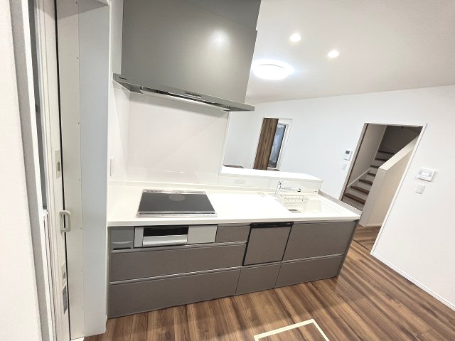 【キッチン】 | 福岡市南区柏原3丁目　1号棟（全1棟）【仲介手数料無料・0円】 | 現地写真。
