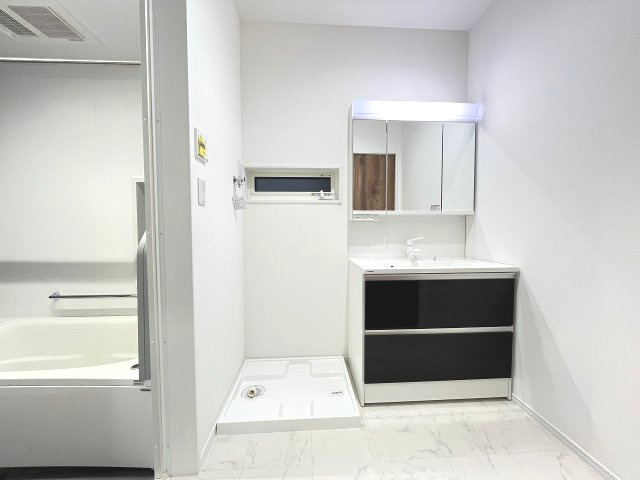 【洗面所】 | 福岡市南区柏原3丁目　1号棟（全1棟）【仲介手数料無料・0円】 | 現地写真。