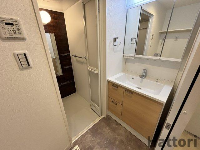 Alivis北梅田の独立洗面台