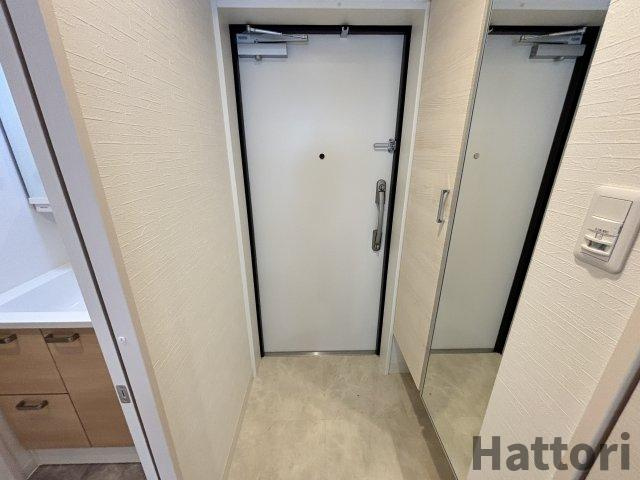 Alivis北梅田の玄関