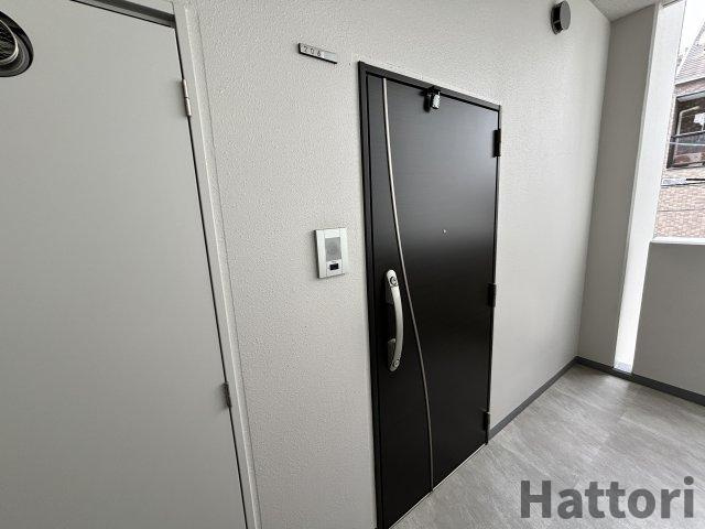 Alivis北梅田の玄関