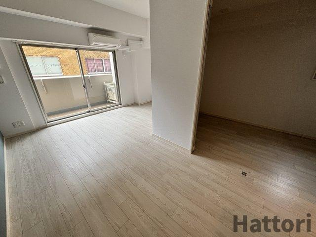 Alivis北梅田の居間・リビング