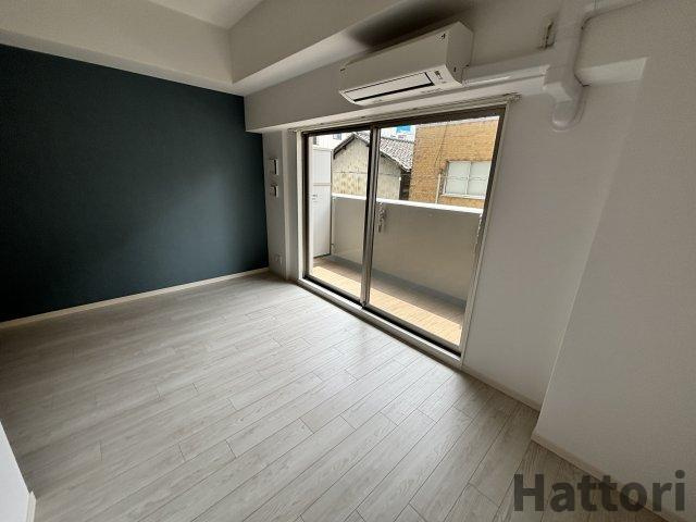 Alivis北梅田の居間・リビング