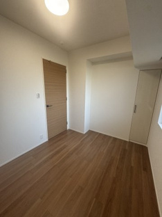 【洋室】ガーデンブリーズ光の街 