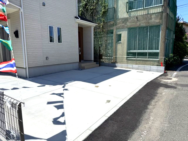 ハートフルタウン前橋市城東町2期　1号棟の駐車場|駐車場は並列３台とめられます！