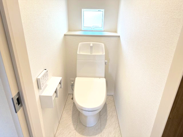 ハートフルタウン前橋市城東町2期　1号棟のトイレ|2階トイレです。清潔感のある白を基調としています。