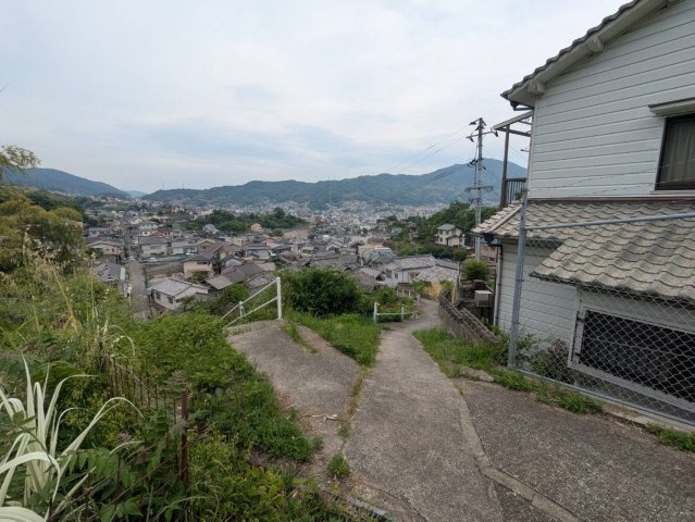 呉市内神町　一戸建ての前面道路含む現地写真