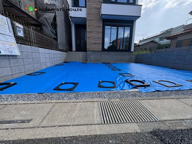 見沼区東大宮48期　新築戸建　ケイアイグレース01の駐車場