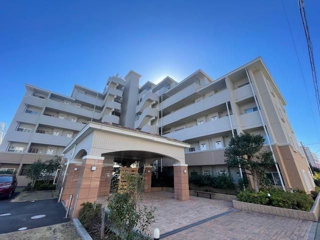 アウラ１０（Ｅ－０５８）の外観