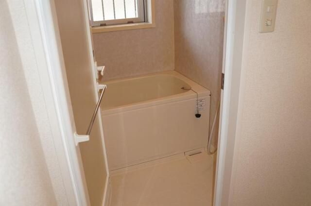 アウラ１０（Ｅ－０５８）の浴室