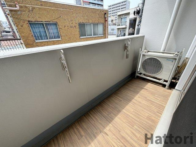 Alivis北梅田のバルコニー