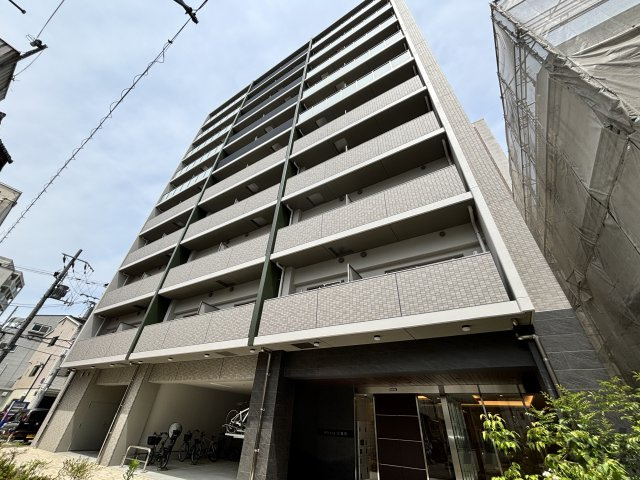Alivis北梅田の外観