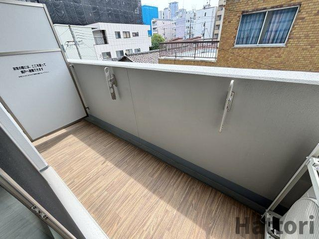 Alivis北梅田のバルコニー