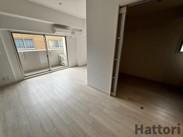 Alivis北梅田の居間・リビング