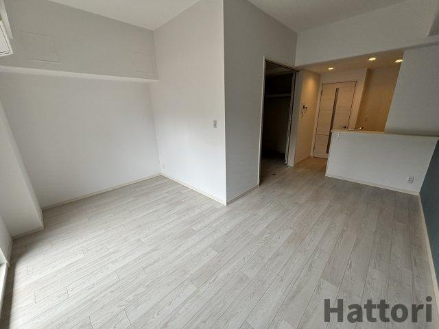 Alivis北梅田の居間・リビング