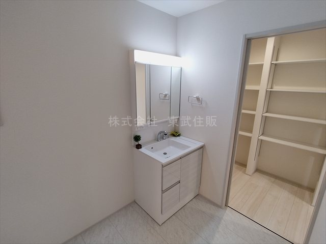 【独立洗面台】 | 小川町小川第７ | 独立洗面台、小物を置くことができて便利です