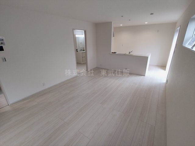 【居間・リビング】 | 小川町小川第７ | こちらの16.0帖ので趣味の時間をお楽しみください