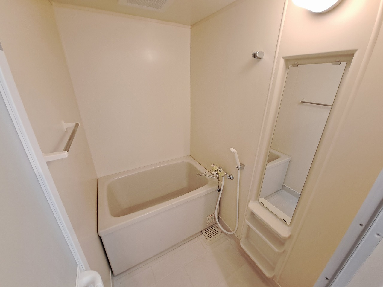 メゾンアイリスの浴室