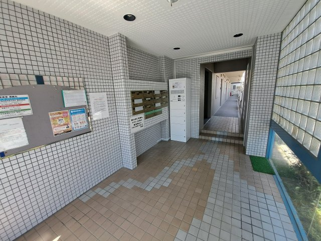 メゾンアイリスのエントランス