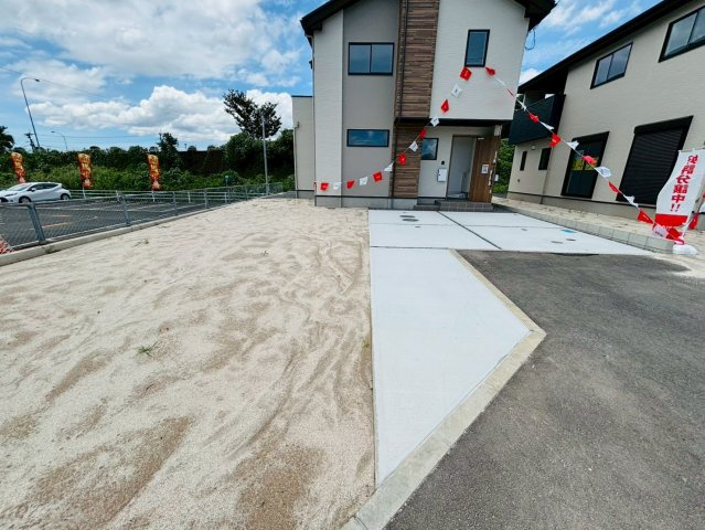 ケイアイエルデ／菊池郡大津町１期／３号棟の駐車場|駐車は2台分あります！お庭部分も駐車可能で最大4台！