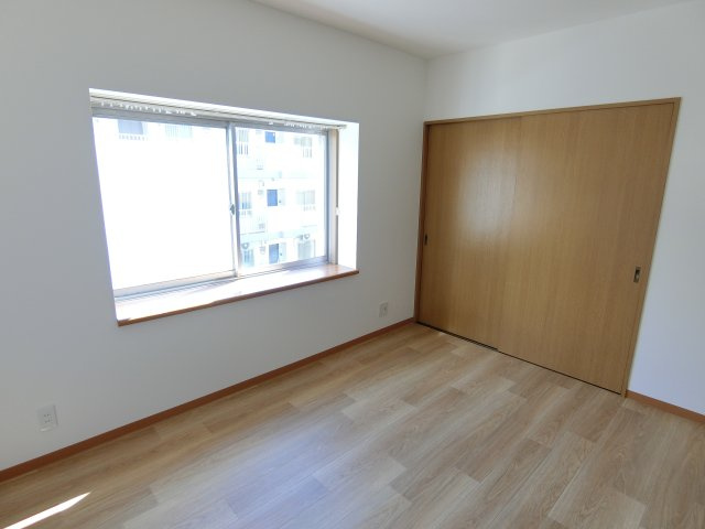 エヴァグリーンの洋室