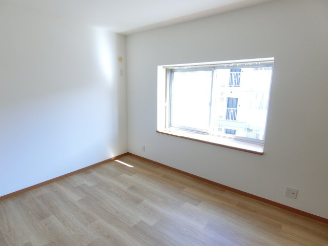 エヴァグリーンの洋室