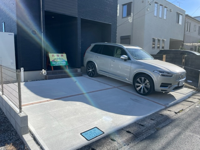 本郷町1338-3戸建の駐車場