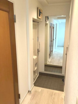 【玄関】 | 常盤台マイコーポ | 姿見付きの玄関です(^^)/