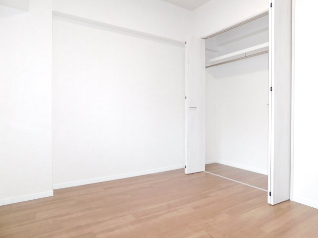 スペリア名南コンフォートの洋室|◇洋室◇　　明るい洋室５．６帖　全居室収納完備！　（２０２４年１０月リフォーム済）