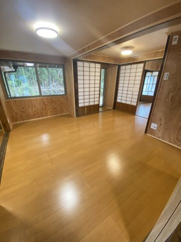 ブレストハウス恋路の洋室