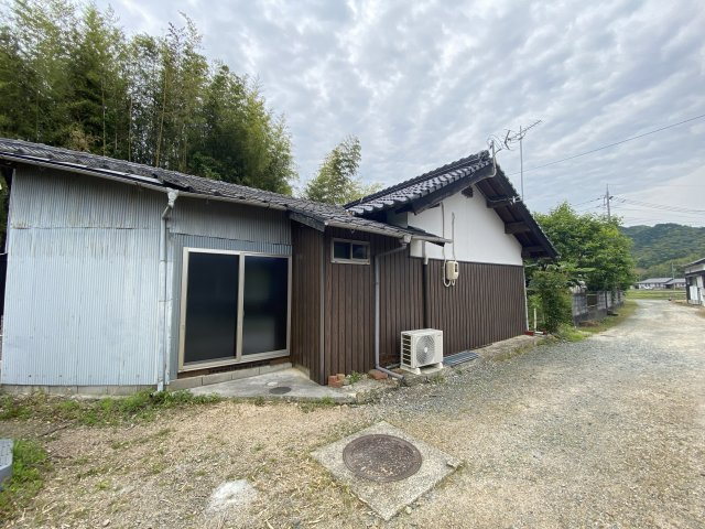 ブレスドハウス恋路の庭|建物西側です。