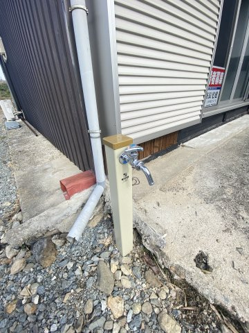 ブレストハウス恋路の庭|外に蛇口があります。