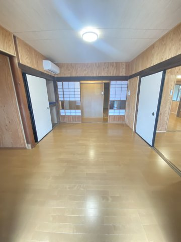 ブレストハウス恋路の居間・リビング|和室をフローリングにリフォームしました。