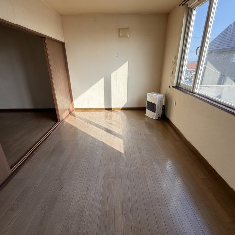 ハイツ栄の洋室|コンパクトで使いやすい洋室です
