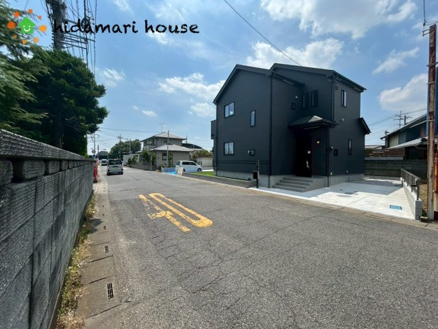 見沼区宮ケ谷塔　新築戸建　ハートフルタウン01の前面道路含む現地写真